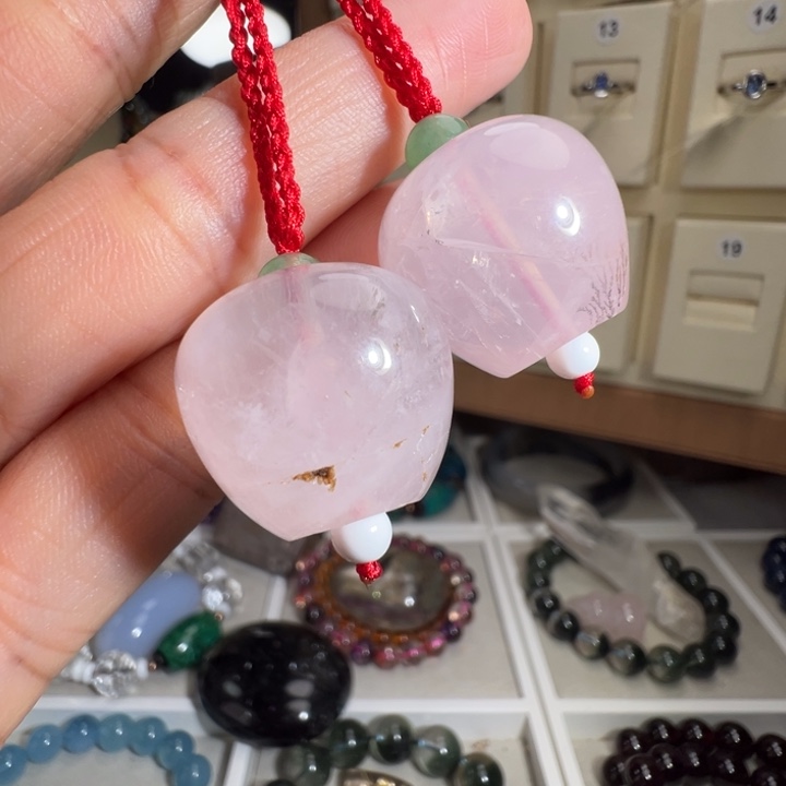 颈饰未镶嵌芙蓉石2个粉晶苹果