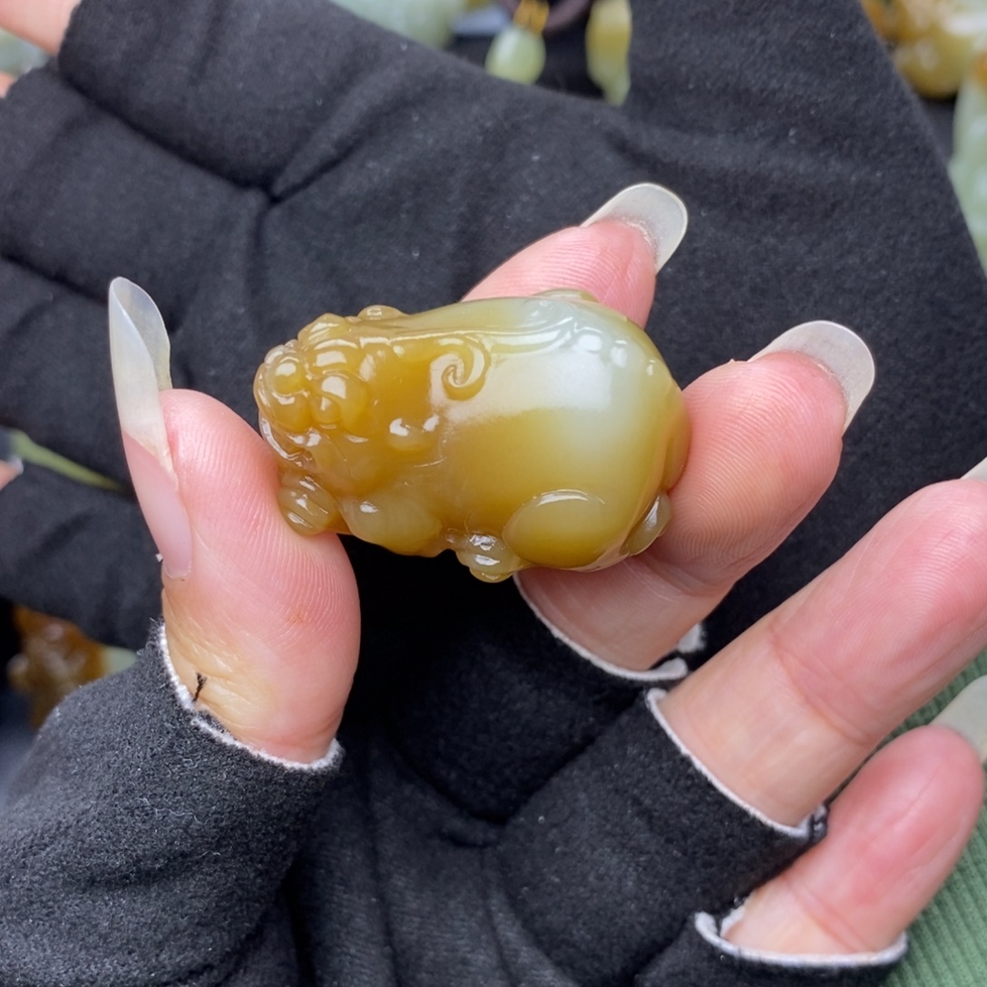 饭***续和田玉未镶嵌挂件
