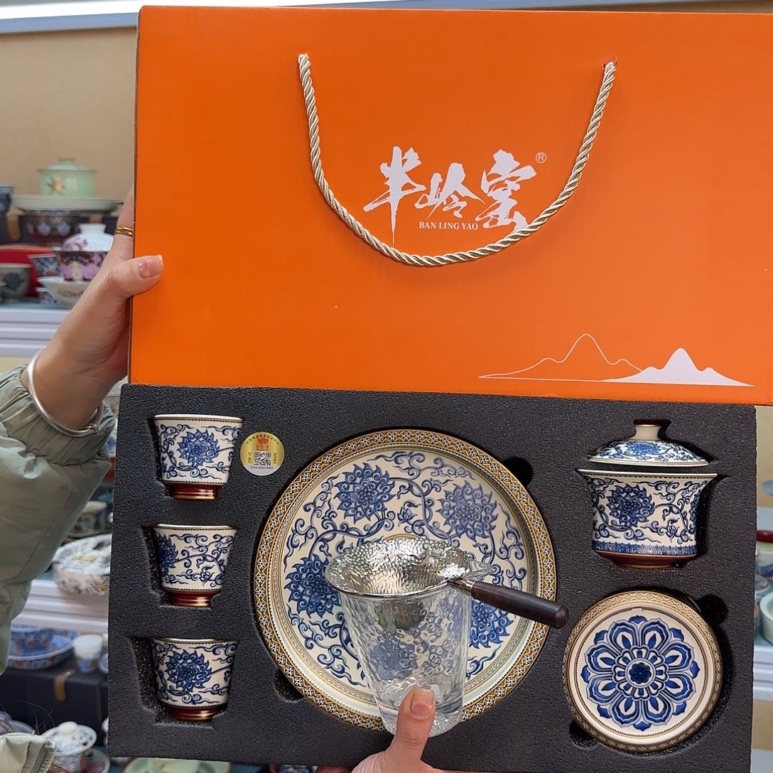 盖碗里的水煮开后放在