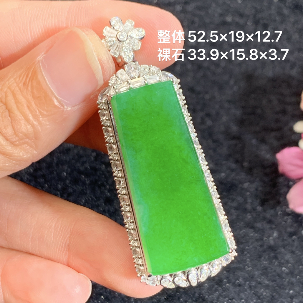 18k金镶嵌天然缅甸翡翠阳绿无事牌吊52.5×19×12.7/33.9×15.8×3.7