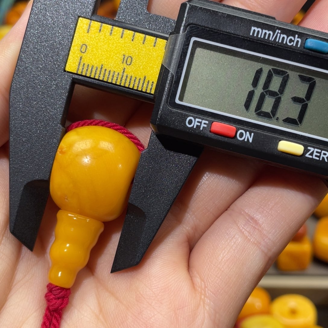 蜜蜡未镶嵌裸石三通