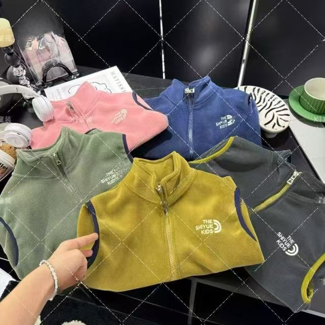 儿童春秋季新款保暖加绒内搭马甲男女中大童奥粒绒洋气背心上衣
