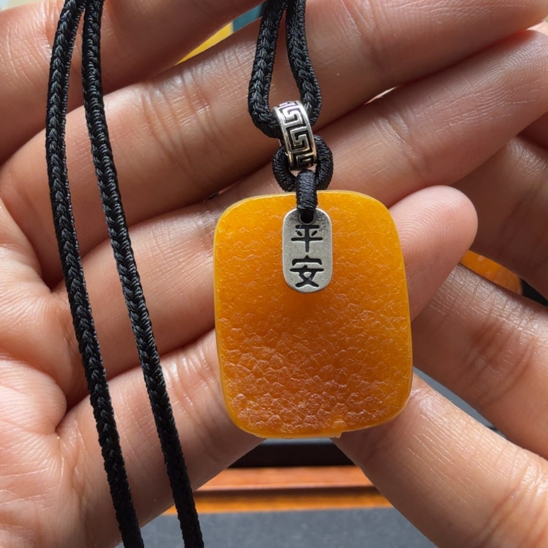 未镶嵌吊坠(赠链)琥珀