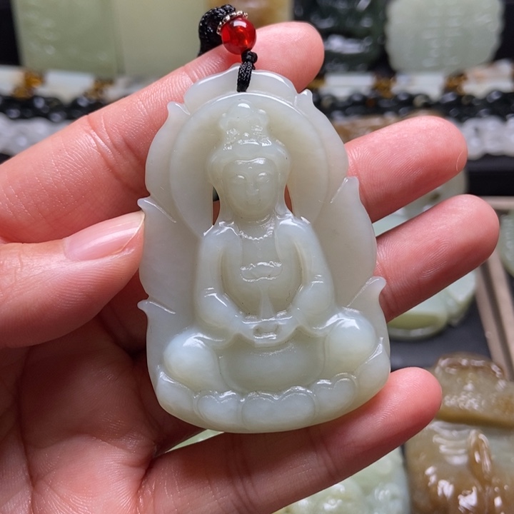 颈饰未镶嵌和田玉归*