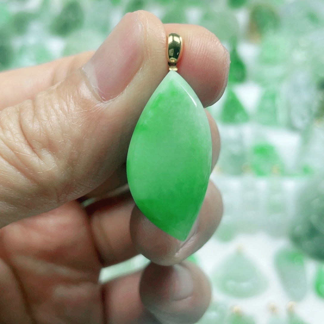 翡翠吊坠(不含链)18K金镶嵌