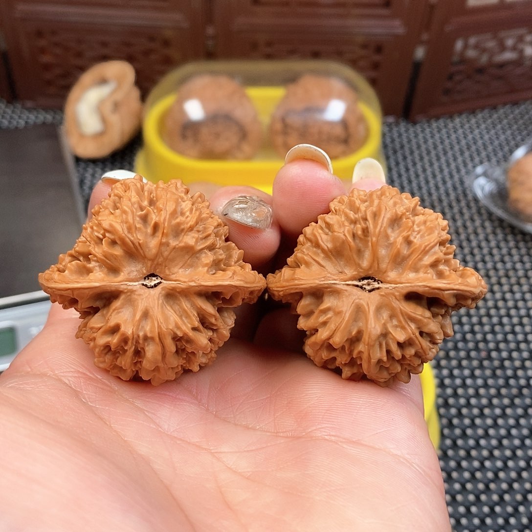 文玩核桃吊坠41尺满天星全品