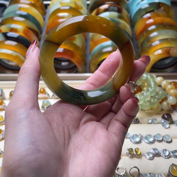 蛇纹石玉手镯未镶嵌52.9