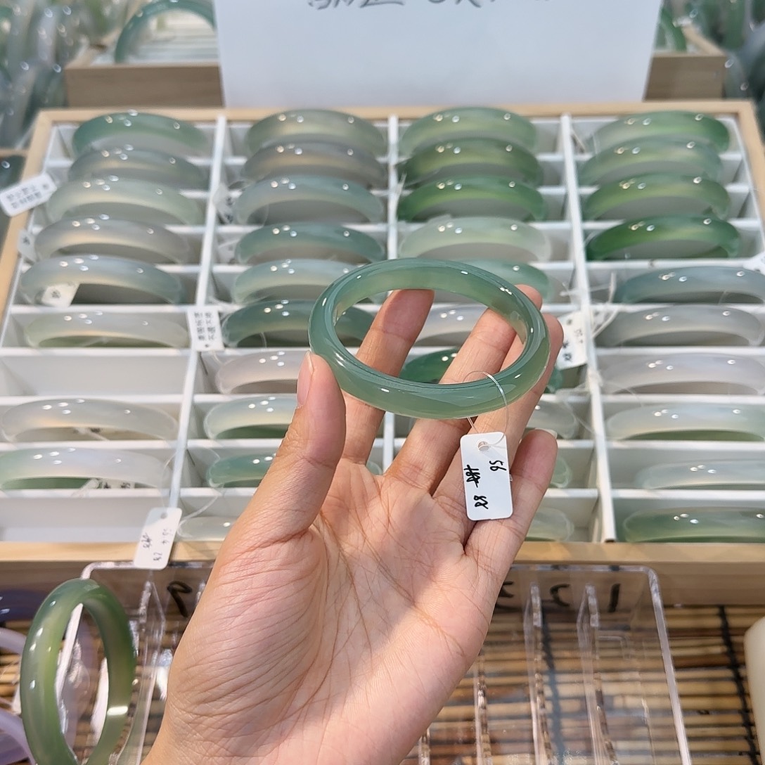 玛瑙/玉髓未镶嵌手镯圈口56