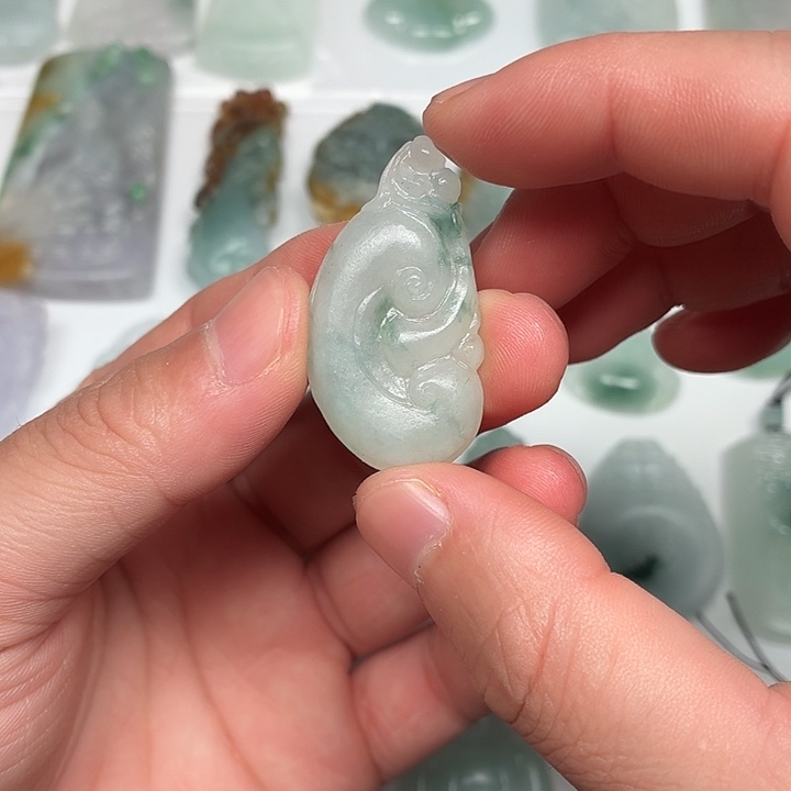 定制翡翠未镶嵌如意