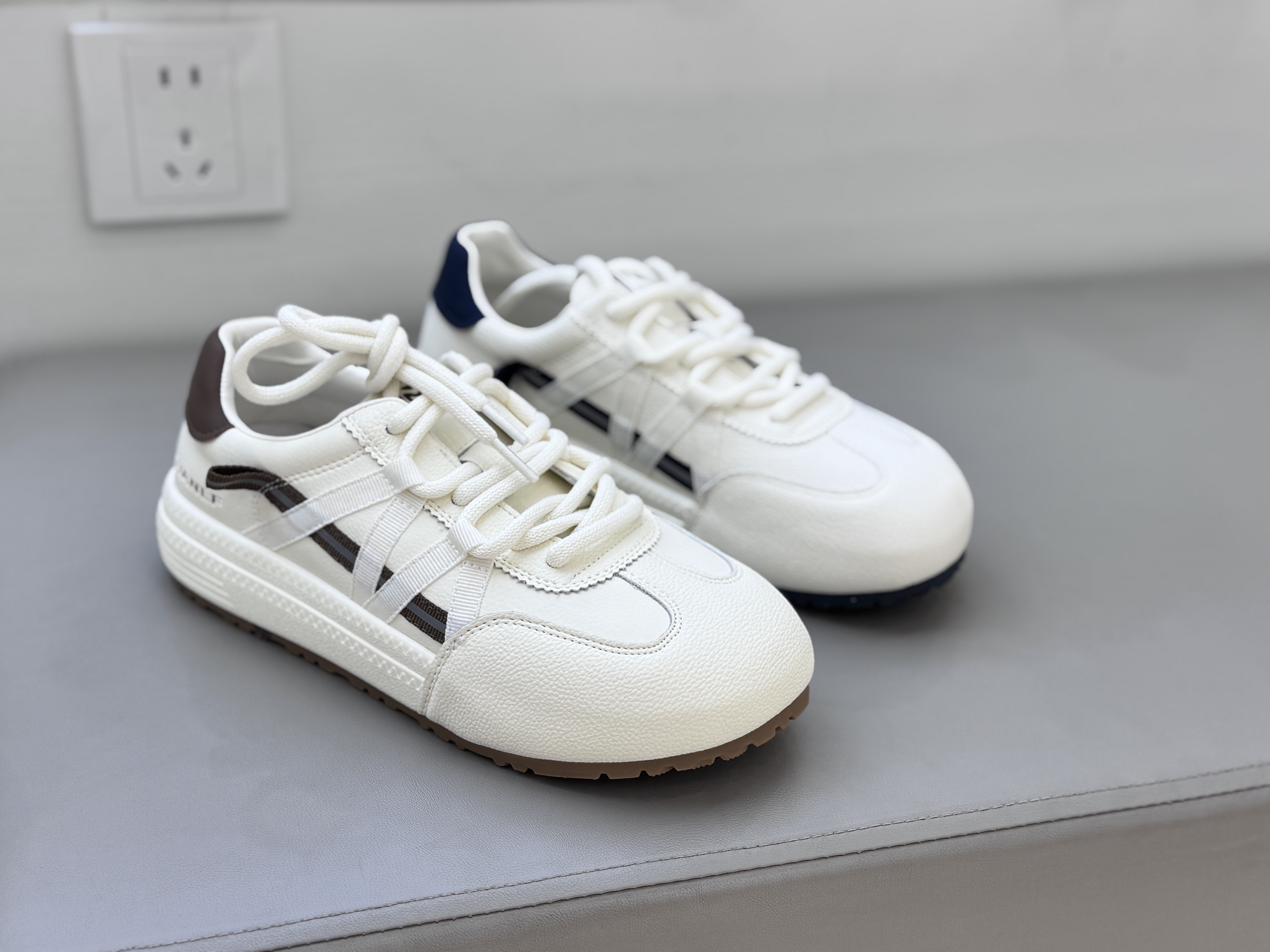 ZSWD2025秋季新款真皮透气系带休闲板鞋百搭小白鞋551-215