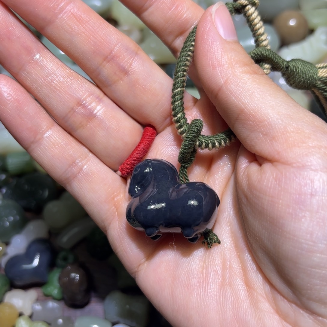 是***呀玛瑙/玉髓未镶嵌珠宝半成品