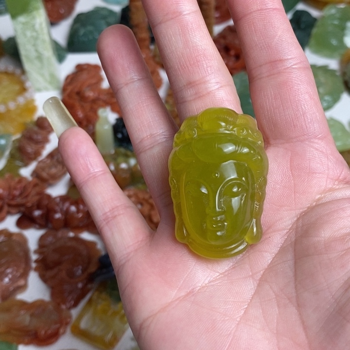 蛇纹石玉未镶嵌颈饰