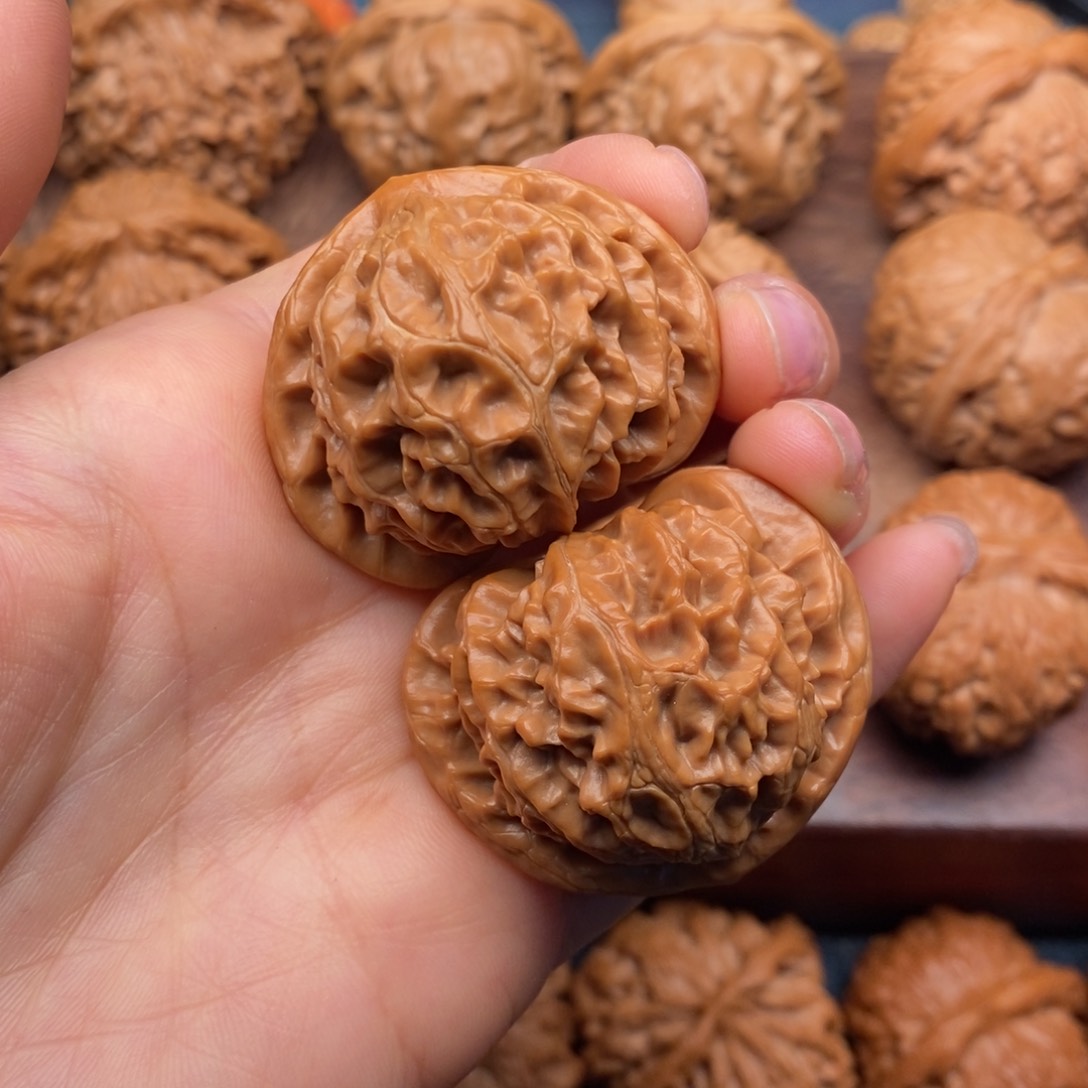 文玩核桃吊坠40.5山地桃心宫灯