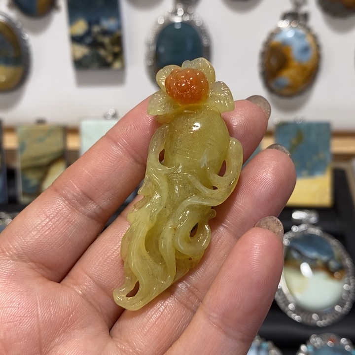 蛇纹石玉未镶嵌颈饰