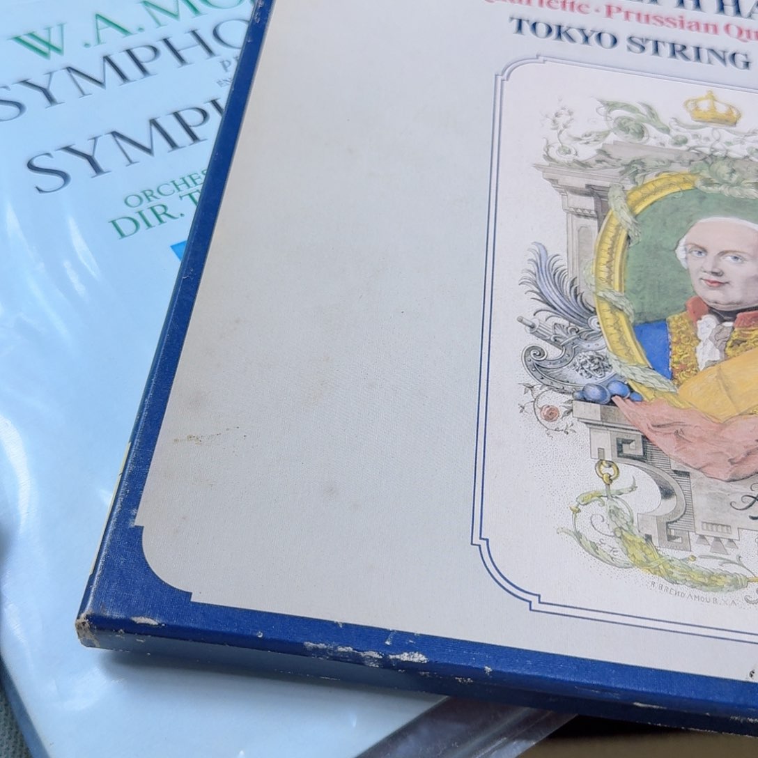 T***黎中古商品，瑕疵品，不保好坏。665