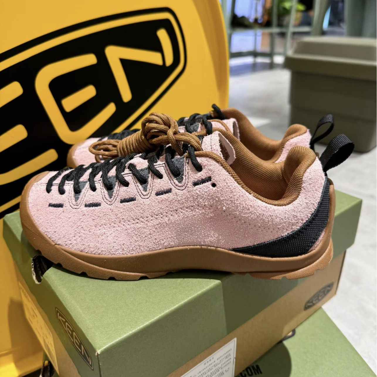 户外登山鞋百搭透气徒步鞋舒适户外休闲鞋情侣轻便防滑男女低帮鞋