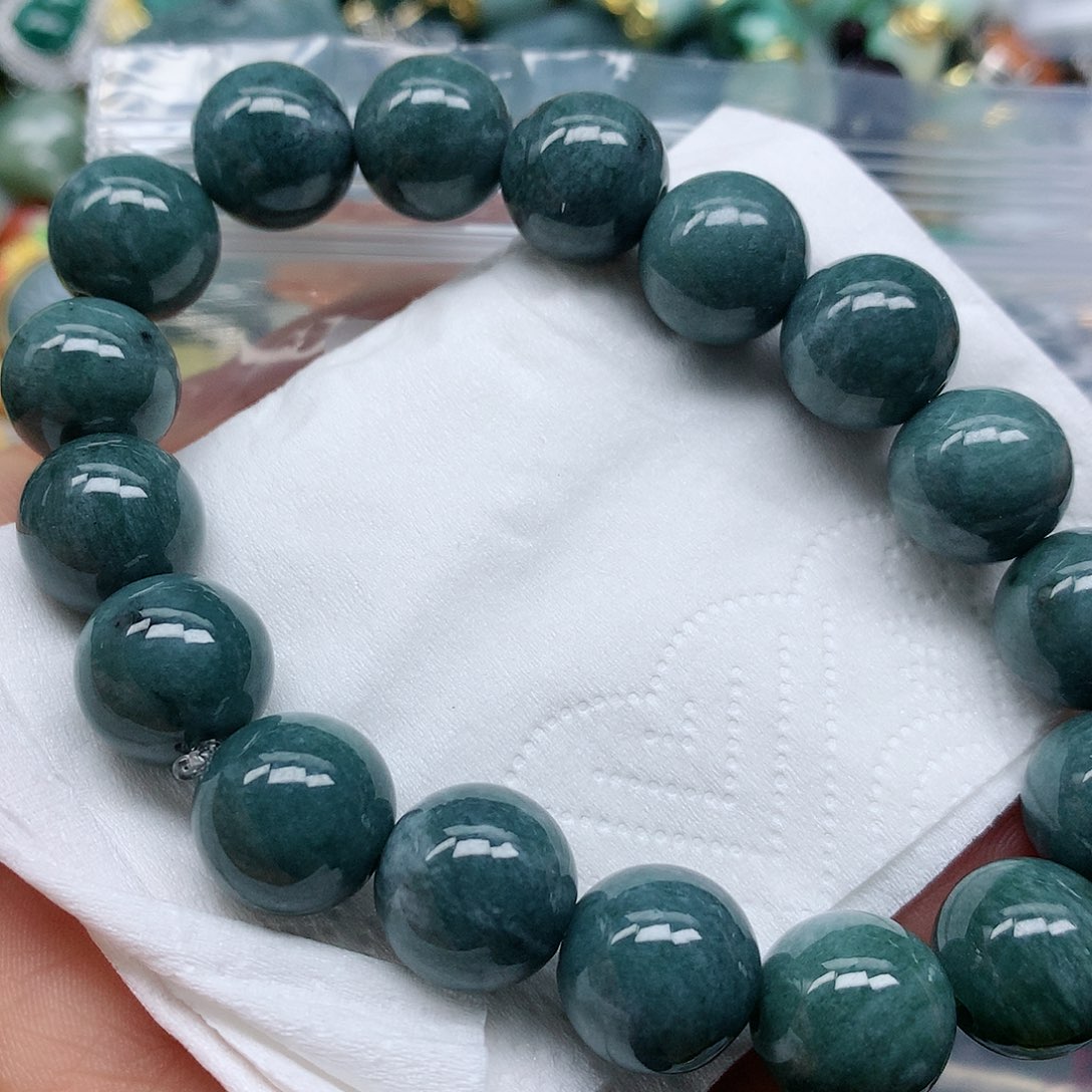 翡翠颈饰未镶嵌手串