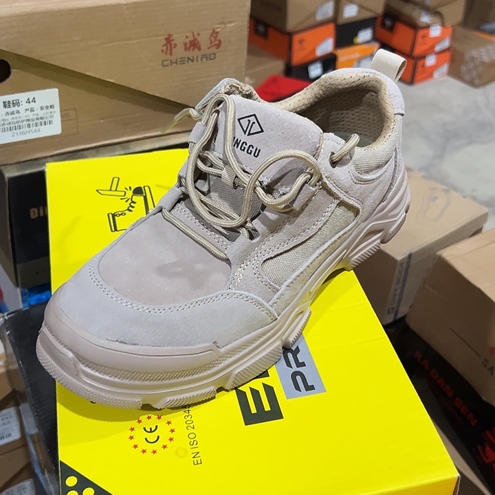 编码。930号。44码防砸防刺劳保鞋