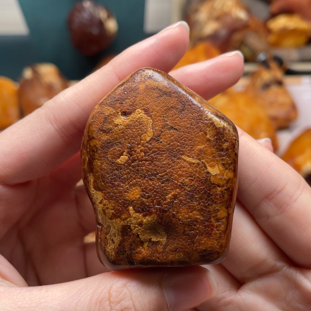 未镶嵌琥珀珠宝奇石