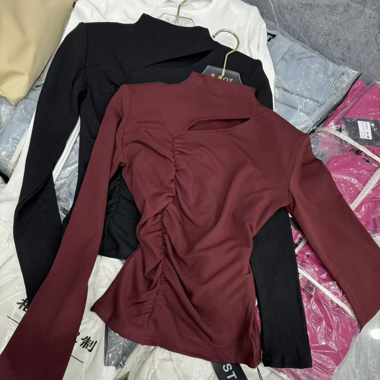 【相老板】精选新品-68973-加薄绒镂空褶皱长袖上衣