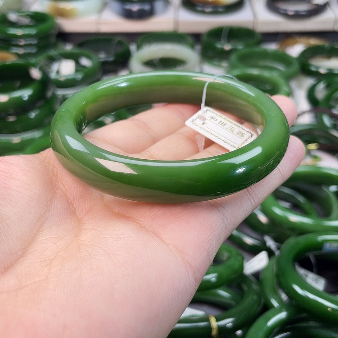 和田玉（碧玉）手镯未镶嵌