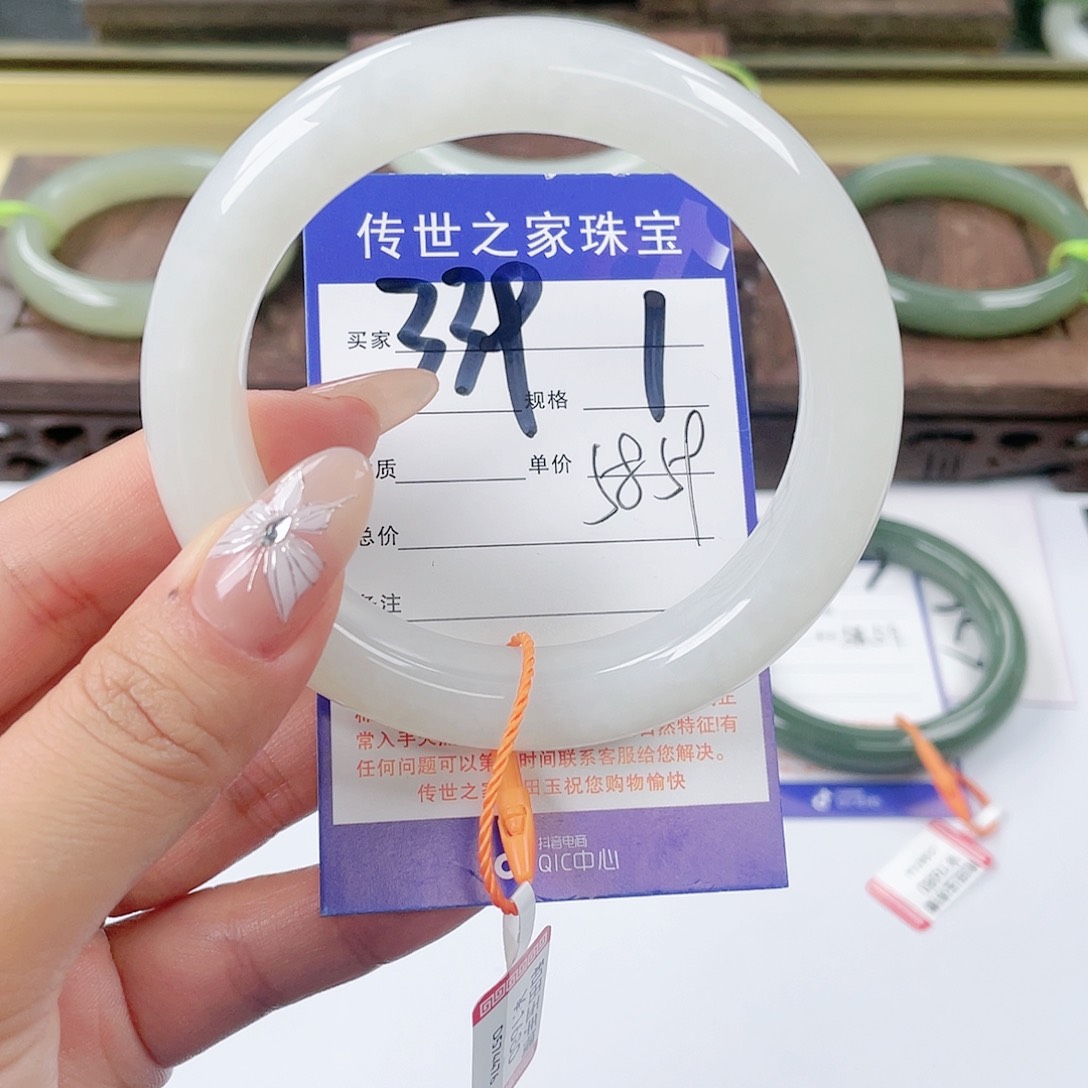 和田玉手镯未镶嵌