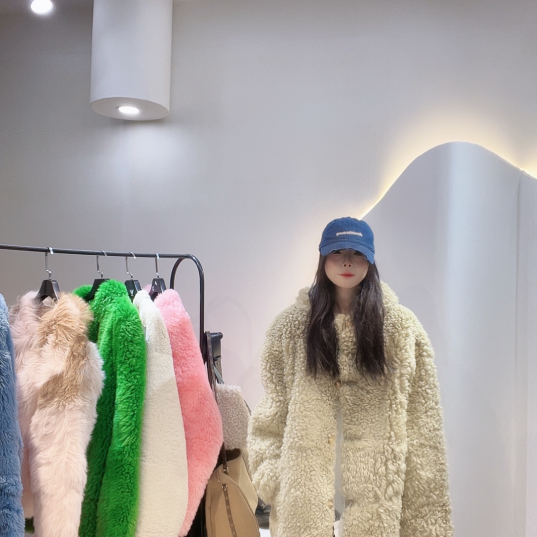 遇***，真皮皮毛一体外套222-3260浅绿