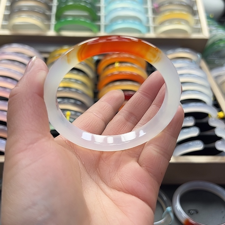 玛瑙/玉髓手镯未镶嵌56