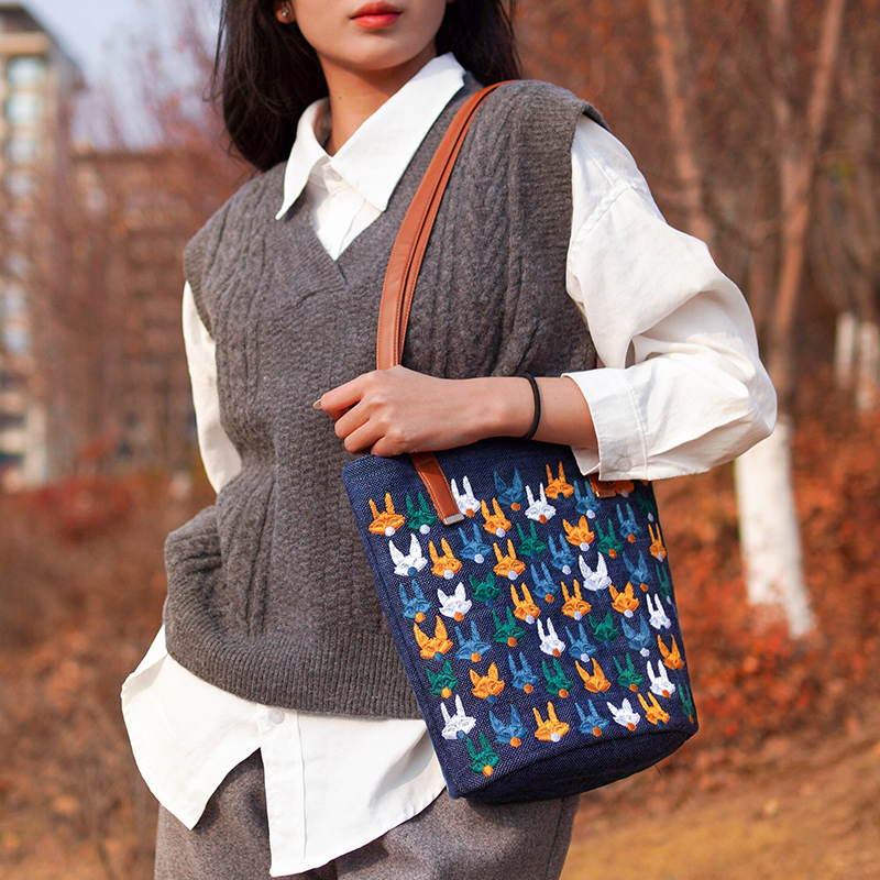 水桶包刺绣单肩斜挎高级感小众手提大容量女式包包