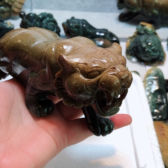 岫岩河磨玉（透闪石质玉）把件未镶嵌乐***阳