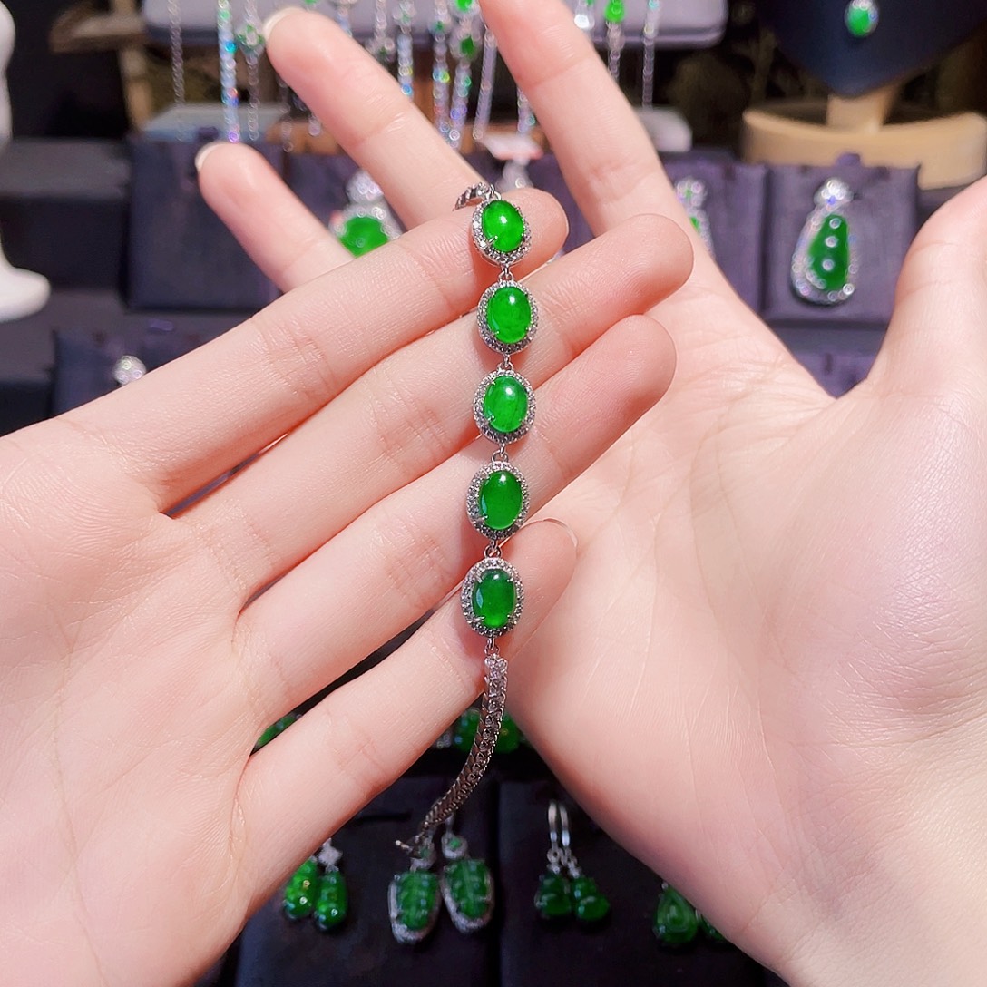 金***店翡翠银S925镶嵌手链蛋面