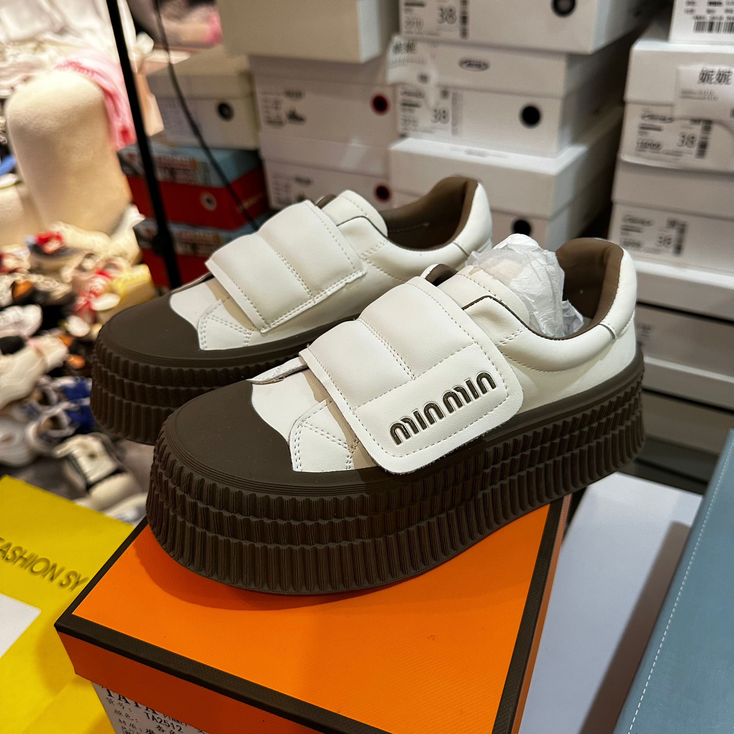 罗马风低帮百搭夏季外穿小众人字夹交叉女软底胶粘时装凉鞋