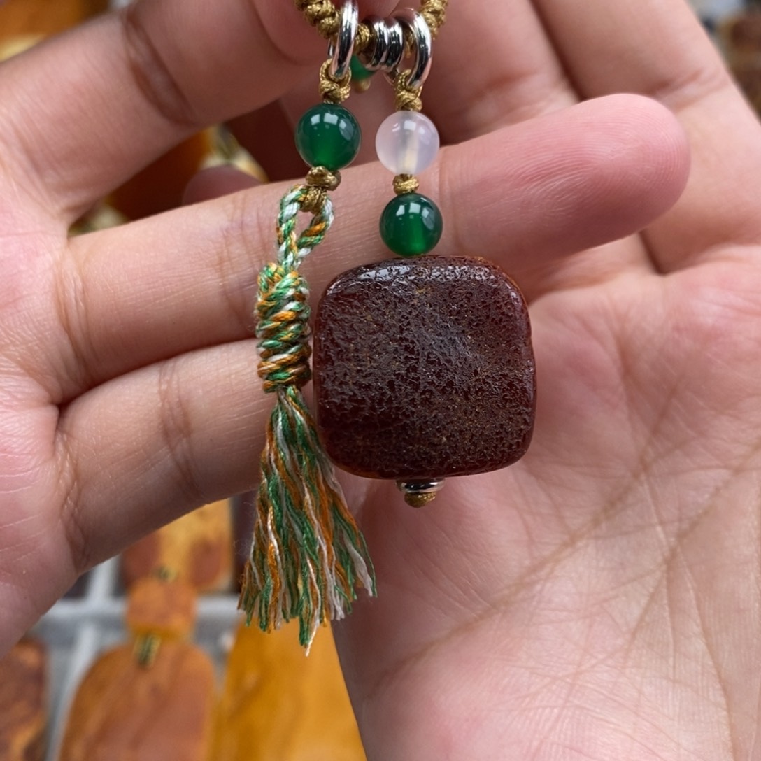 琥珀吊坠(赠链)未镶嵌