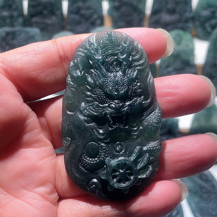 定制翡翠未镶嵌龙