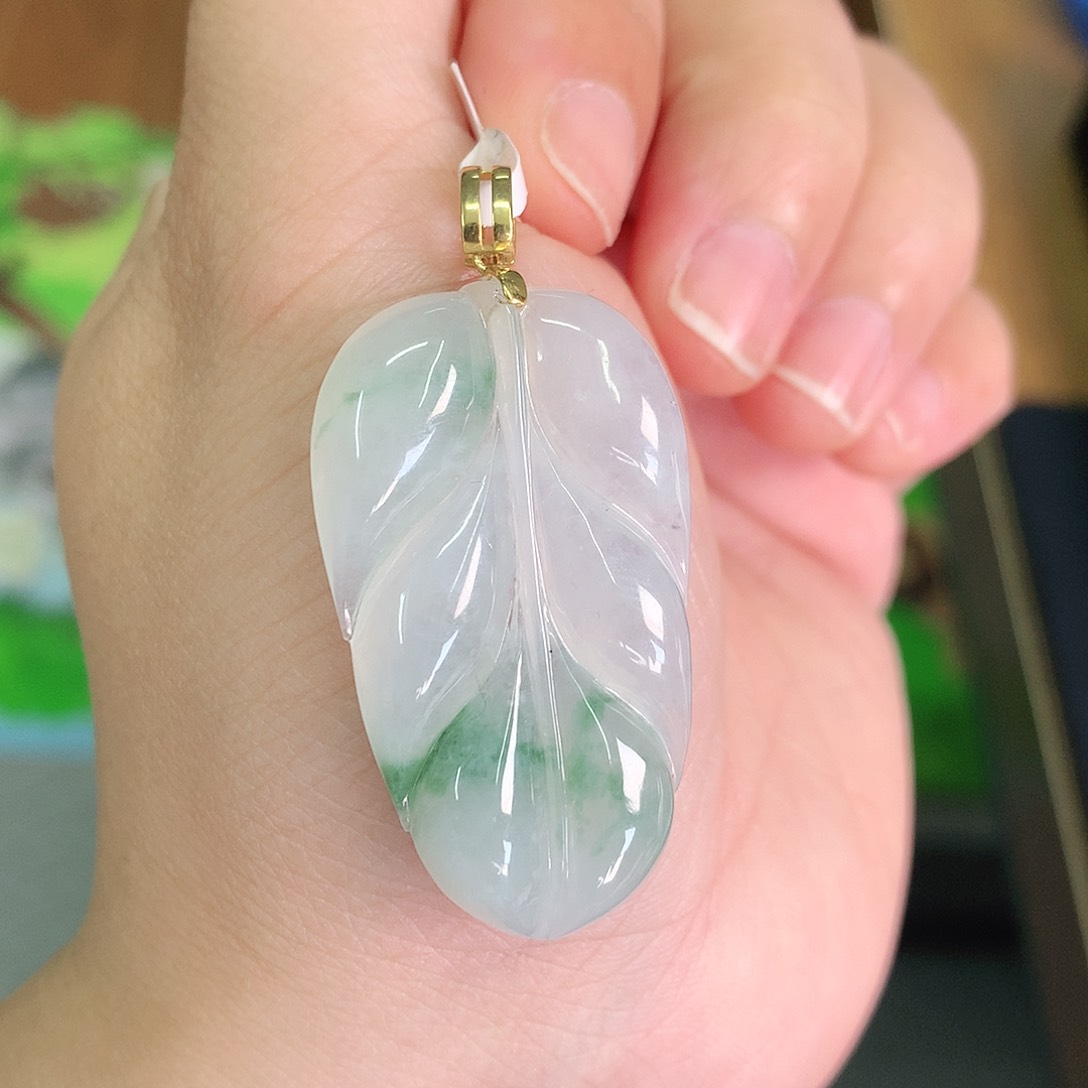 翡翠颈饰18K金镶嵌飘绿大叶子