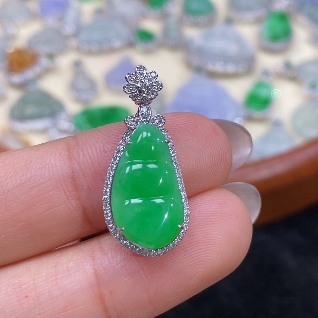 翡翠吊坠(赠链)18K金镶嵌