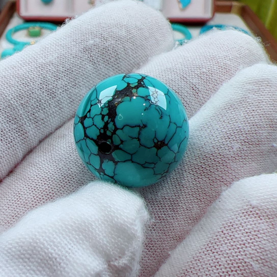 绿松石挂件未镶嵌阿*哥1个