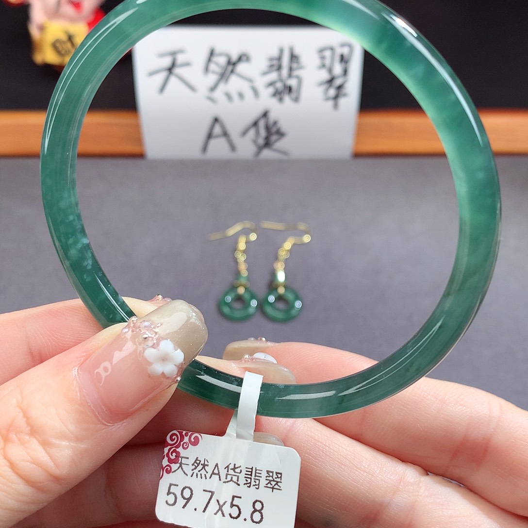 翡翠手镯（圆镯）未镶嵌
