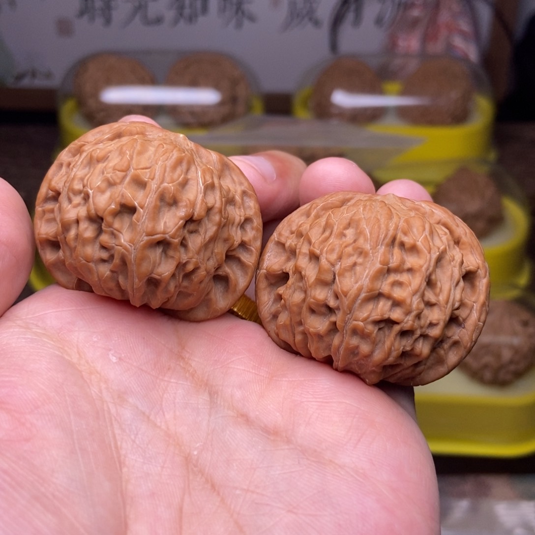 文玩核桃吊坠全品41尺磨盘红皮山地2140