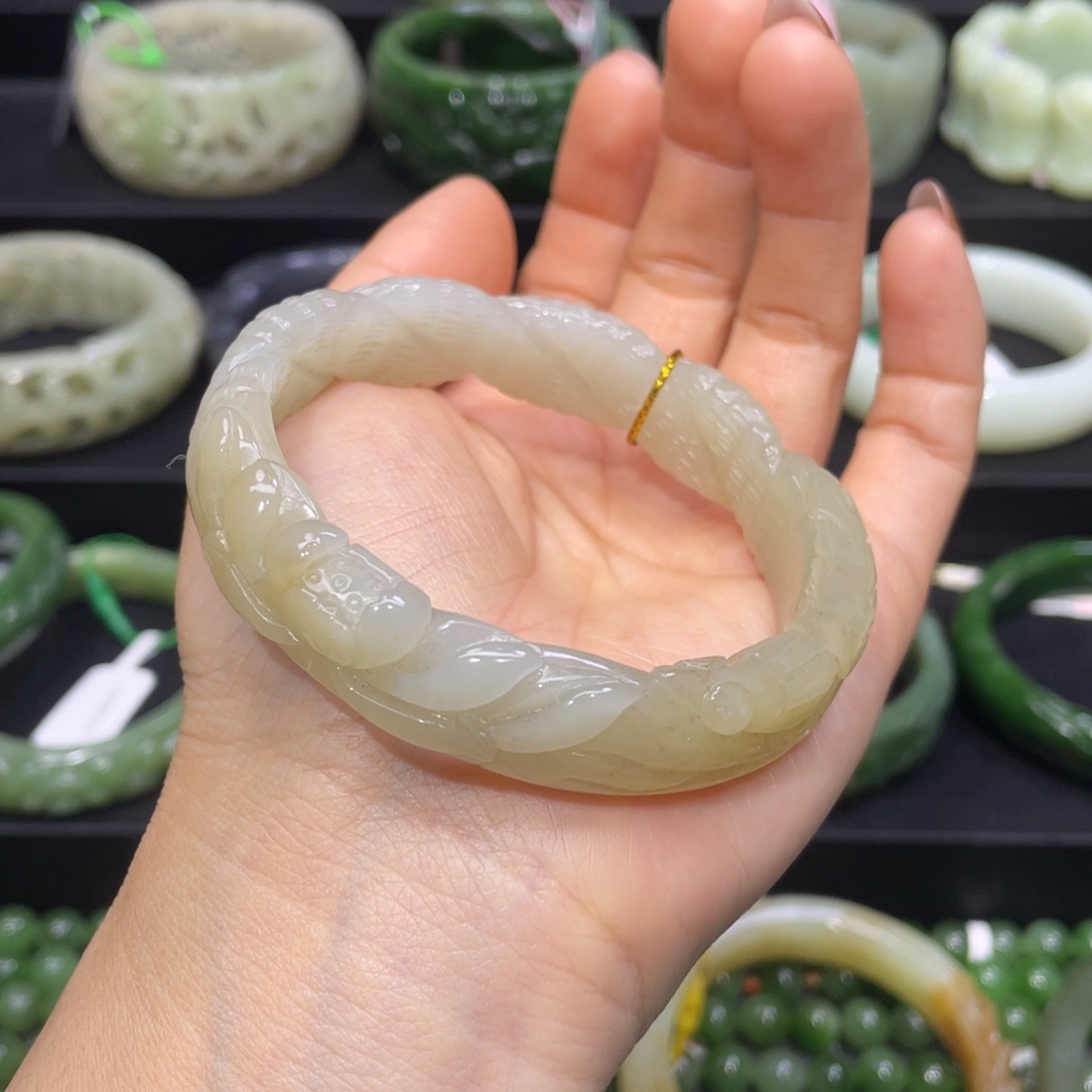 和田玉手镯57圈口 编号90未镶嵌