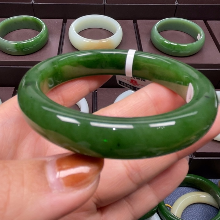 和田玉未镶嵌手镯