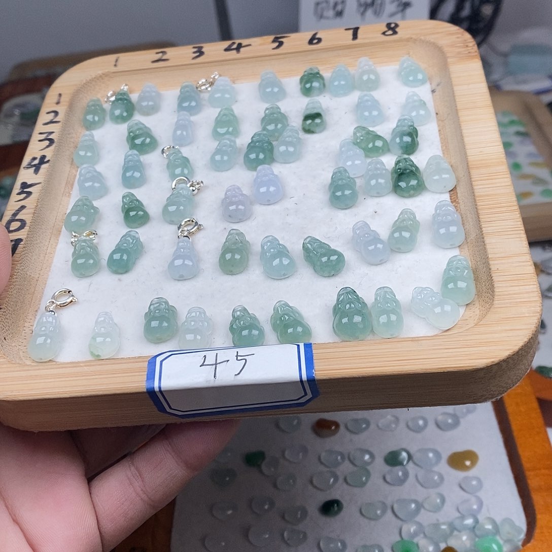 翡翠颈饰未镶嵌皮丘45一个