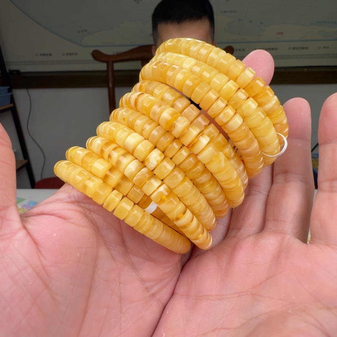 琥珀未镶嵌裸石多样性发其一