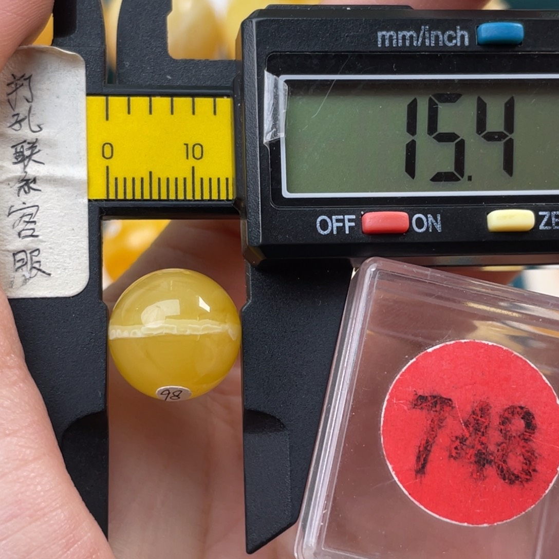 蜜蜡未镶嵌珠宝奇石