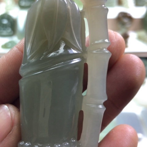 和田玉未镶嵌颈饰笔**侠