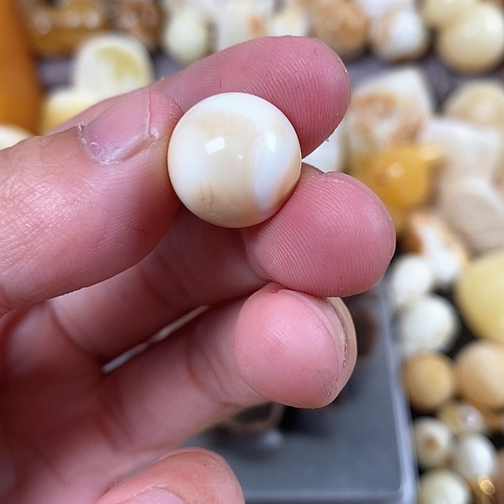 琥珀裸石未镶嵌我