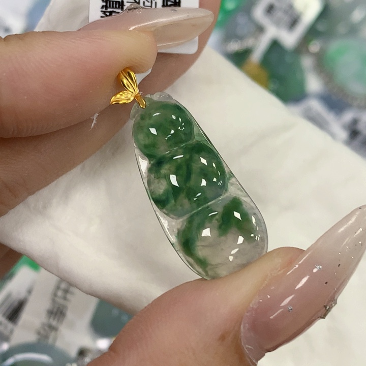 翡翠18K金镶嵌颈饰