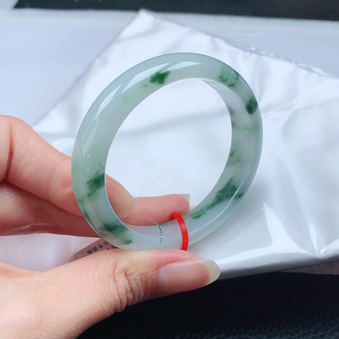 翡翠手镯未镶嵌54贵