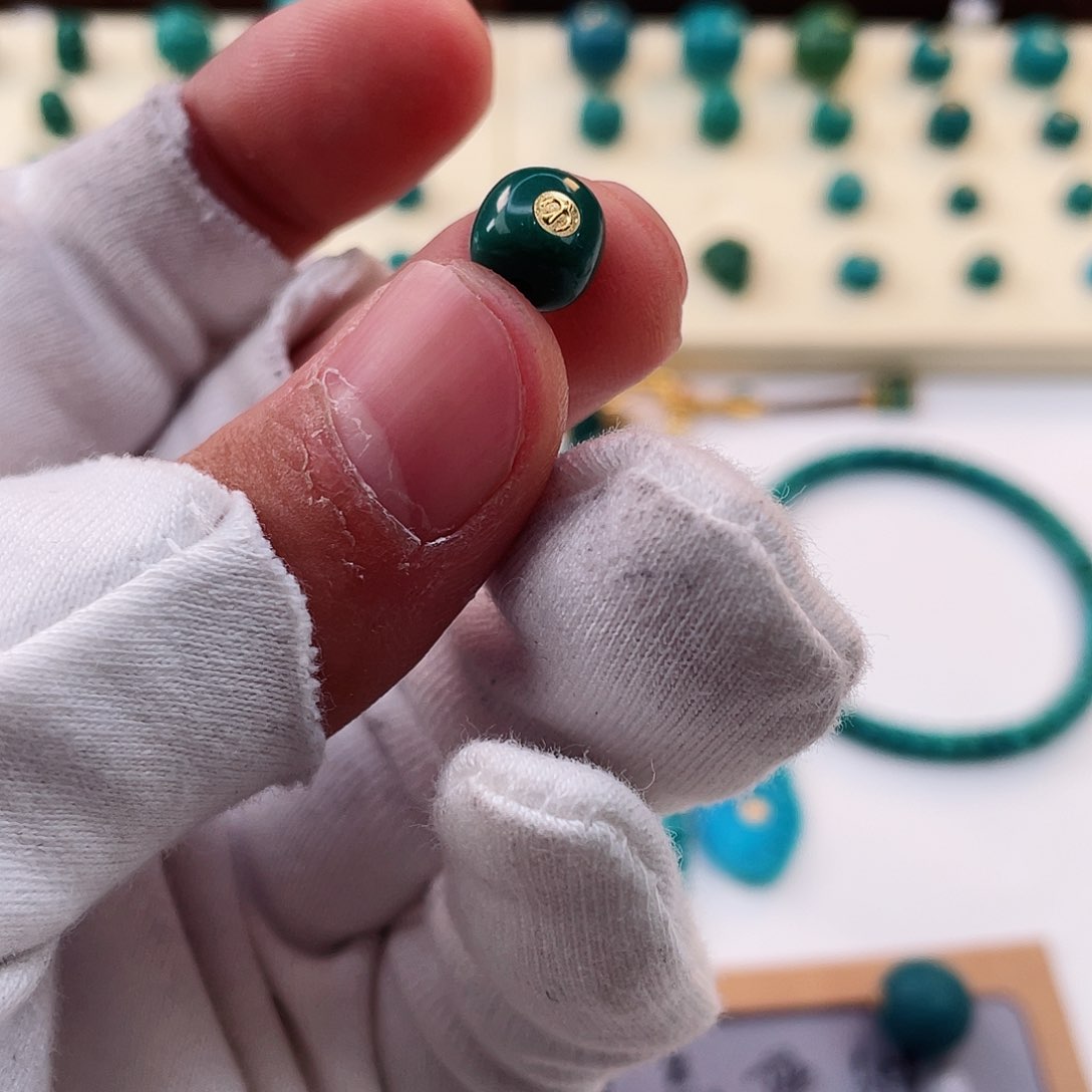 绿松石颈饰未镶嵌