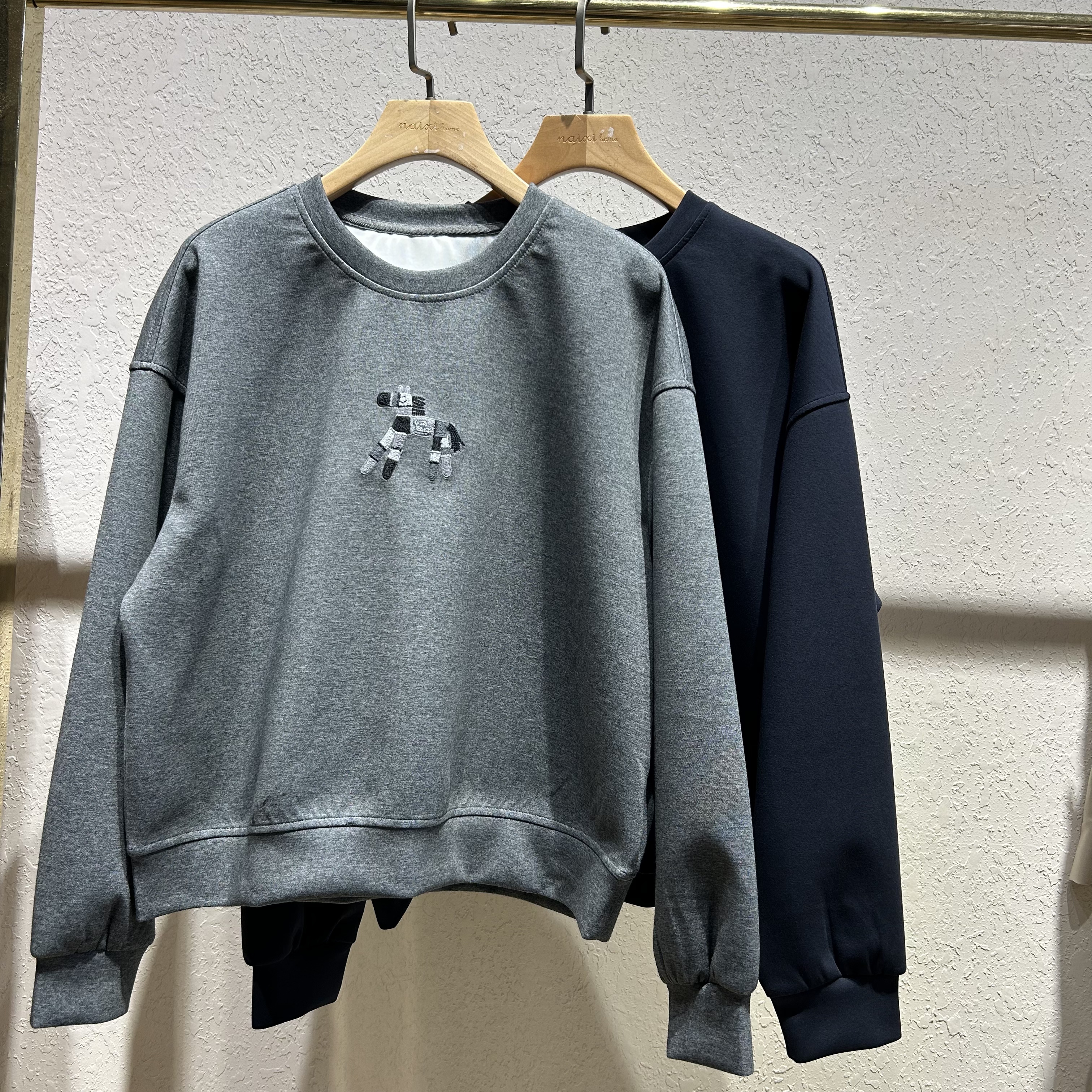 8081套头宽松简约上衣常规袖女卫衣秋季套头款通勤